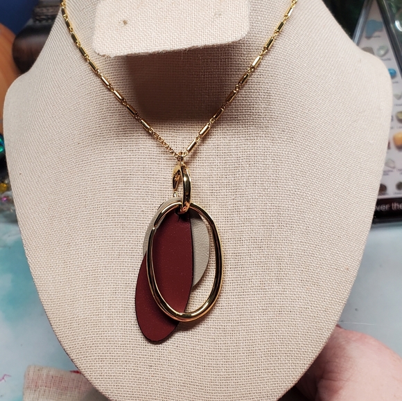 Stunning Stella & Dot Color Pop Pendant. 26" chain with 3" extender. - Picture 15 of 16